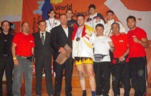 Recogiendo medalla de oro del mundial de K1 de la manos de Peters Aerts.Seleccion española de kickboxing 2010. Alejandropolis.